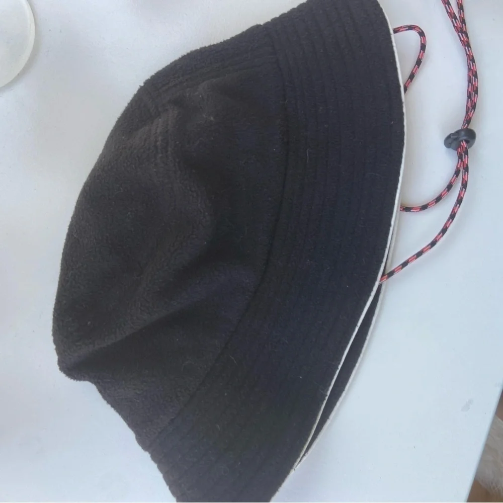 Urban Outfitters Women's Fleece Bucket Hat Black Cherry